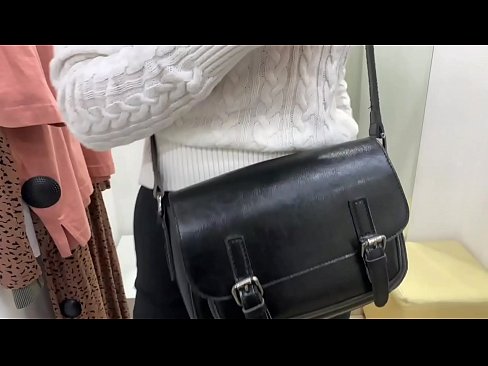 ❤️ אוננות פומבית של הכלבה הצעירה פרלברי עם דילדו בחדר המתאים ❤️❌ סלאוטים אצלנו ️❤