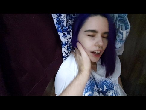 ❤️ מצאתי את אחותי בארון ועזרה לה לגמור ❤️❌ סלאוטים אצלנו ️❤